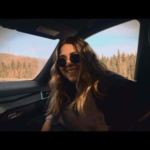 Meet your Posher, Lauren